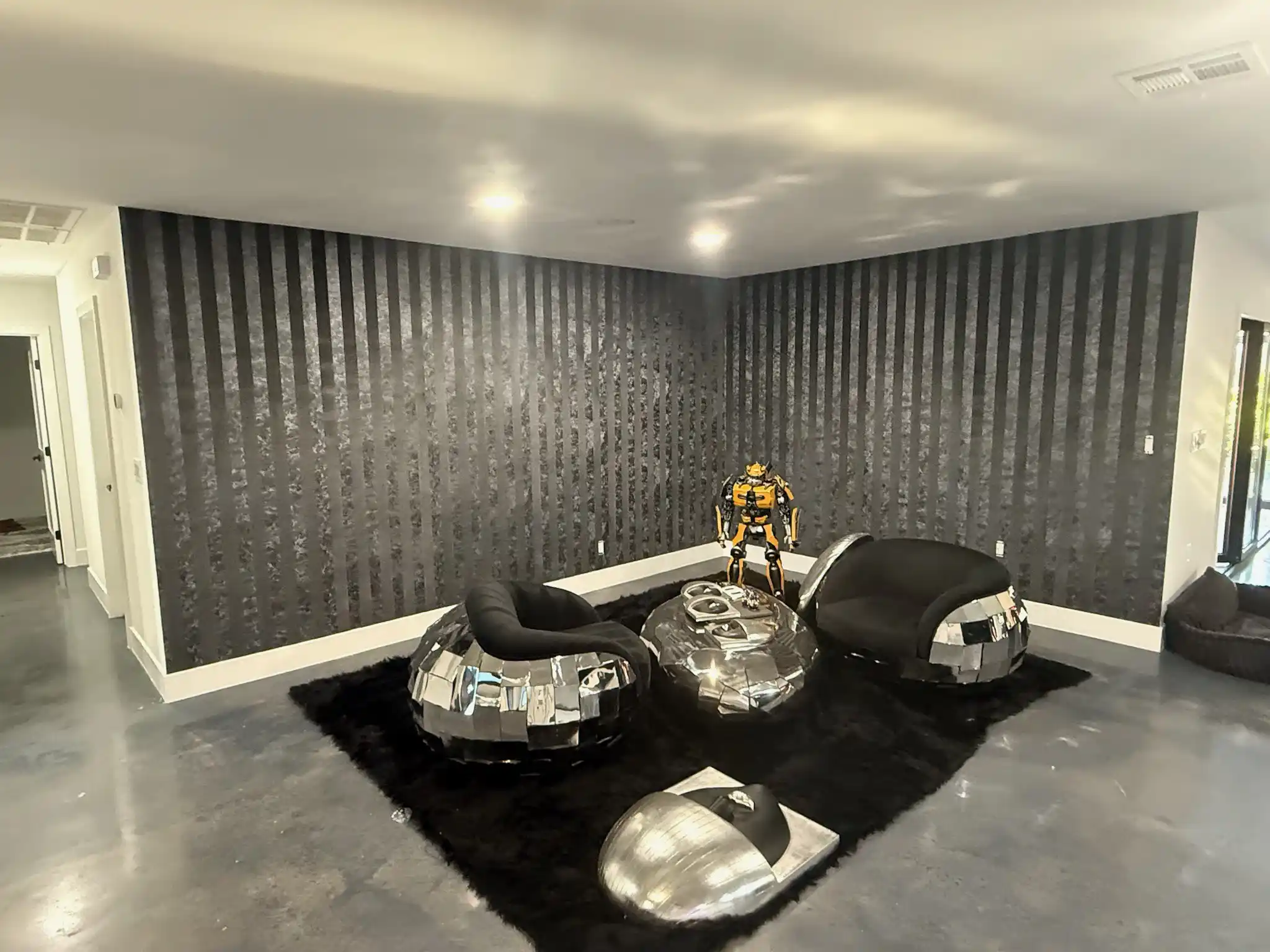 Revere Wallpaper Installations custom mural wallpaper in residential dining room in Back Bay, Boston